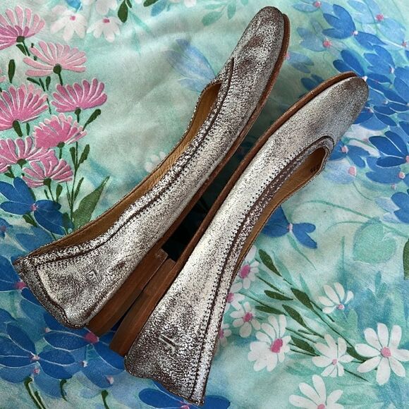 Frye ‘Carson’ Metallic Ballet Flats - 7 B - Picture 3 of 9